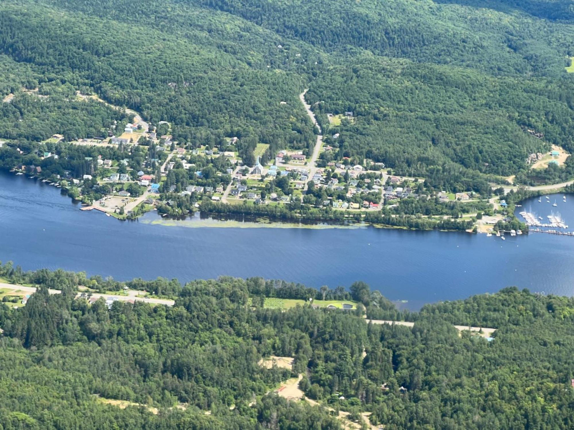 Grandes Piles Le Petit Manoir Spa Et Vue Sur Riviere St Maurice المظهر الخارجي الصورة